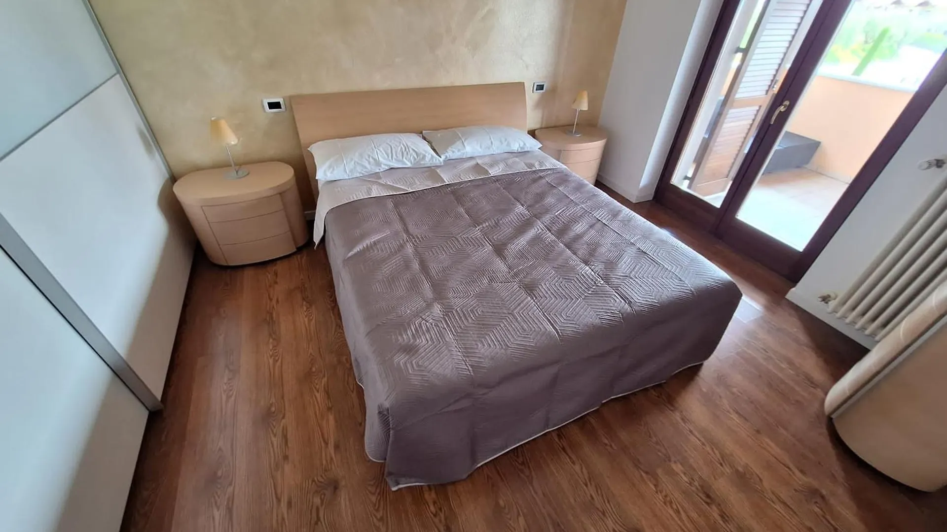 Barum Lake View Apartment In Lazise İtalya